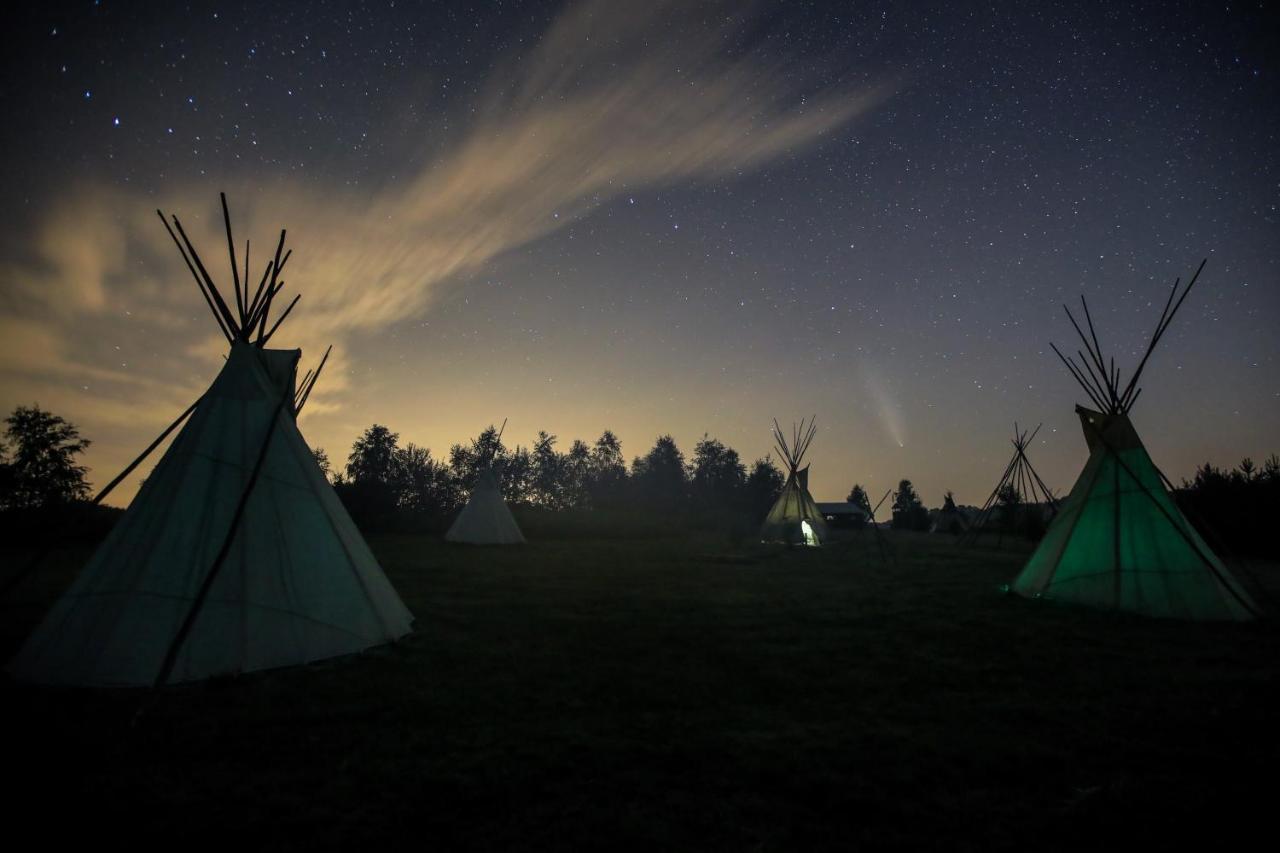Отель Fort Wapiti Zalasowa Экстерьер фото