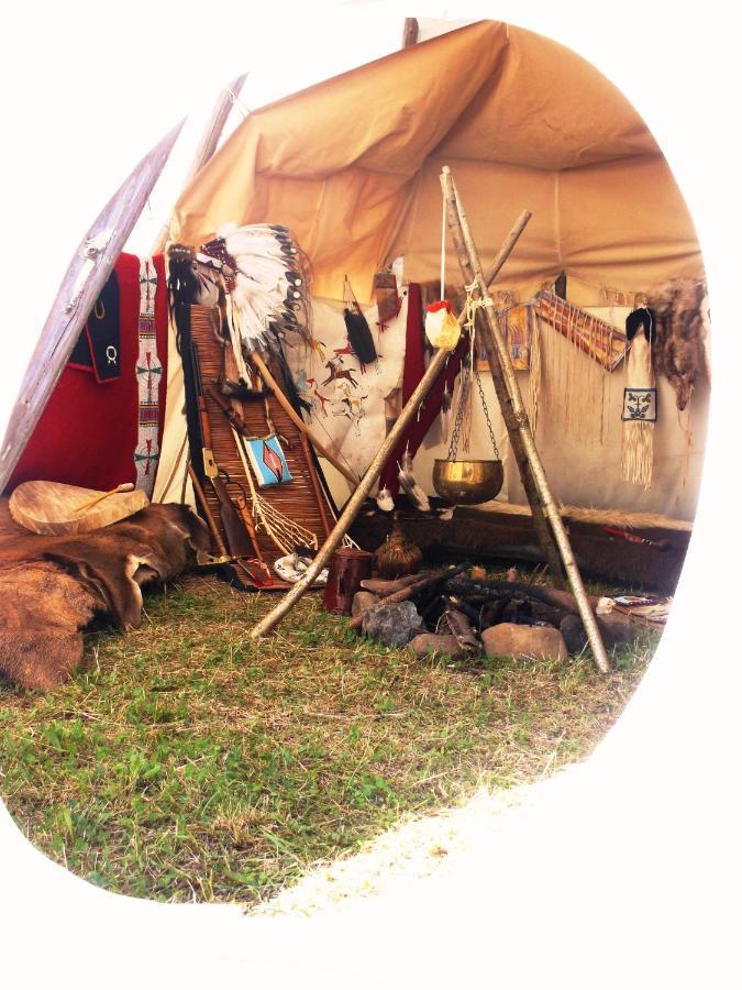 Отель Fort Wapiti Zalasowa Экстерьер фото