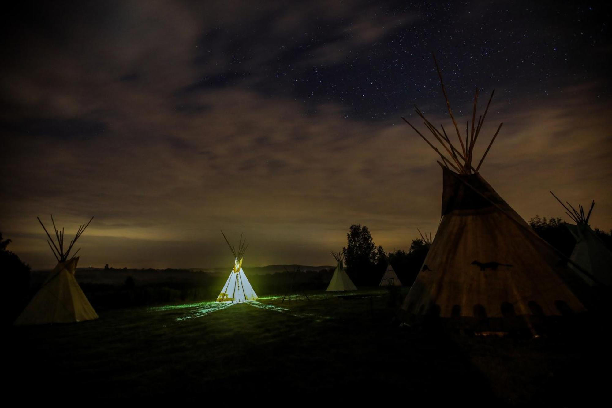 Отель Fort Wapiti Zalasowa Экстерьер фото